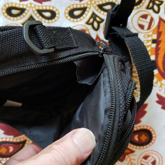 SAMSONITE Convertible Belt/Crossbody Hiking Bag. 6" x 5" x 2" EUC UNISEX RFID - Picture 6 of 11